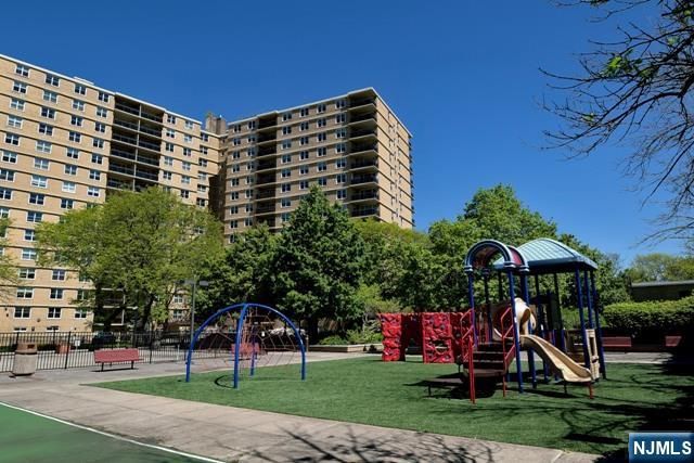 2200 N Central Avenue 10C, Fort Lee, NJ 07024