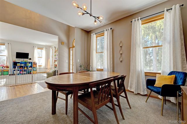 9619 Tree Top Court, Hamburg Township, MI 48169