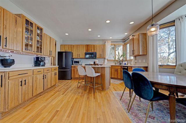 9619 Tree Top Court, Hamburg Township, MI 48169