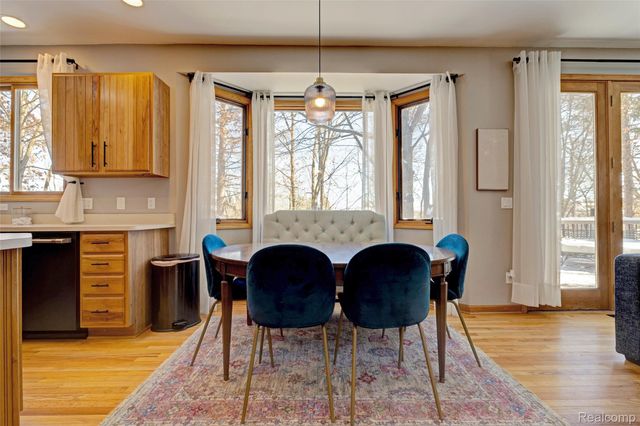 9619 Tree Top Court, Hamburg Township, MI 48169