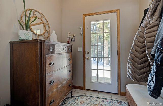 9619 Tree Top Court, Hamburg Township, MI 48169