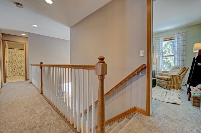 9619 Tree Top Court, Hamburg Township, MI 48169