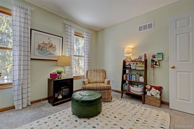 9619 Tree Top Court, Hamburg Township, MI 48169