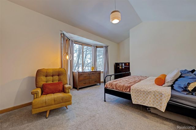 9619 Tree Top Court, Hamburg Township, MI 48169