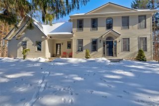 9619 Tree Top Court, Hamburg Township, MI 48169