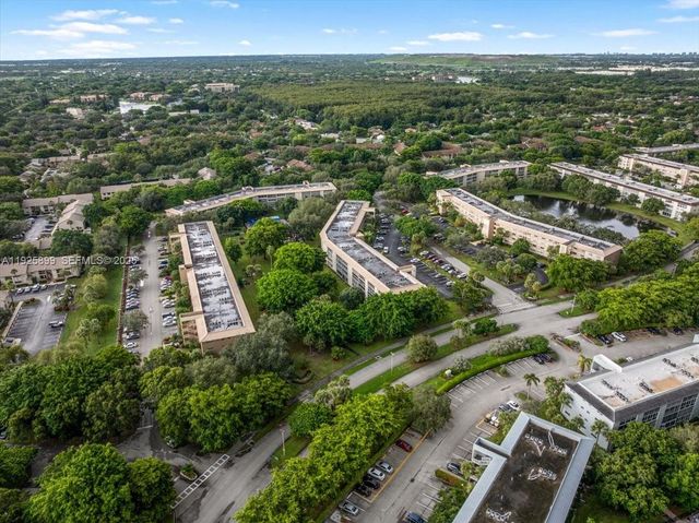 2303 Lucaya Ln E2, Coconut Creek, FL 33066