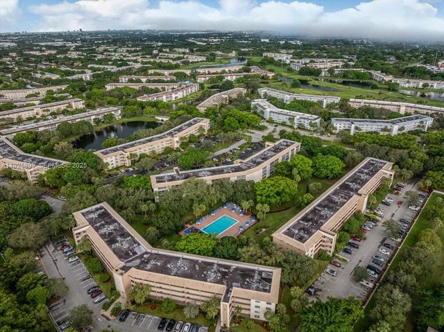 2303 Lucaya Ln E2, Coconut Creek, FL 33066