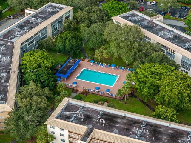 2303 Lucaya Ln E2, Coconut Creek, FL 33066