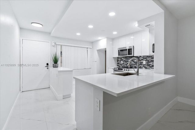 2303 Lucaya Ln E2, Coconut Creek, FL 33066