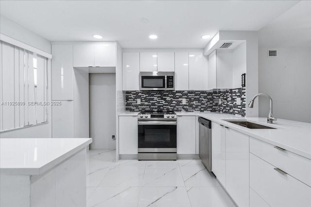 2303 Lucaya Ln E2, Coconut Creek, FL 33066