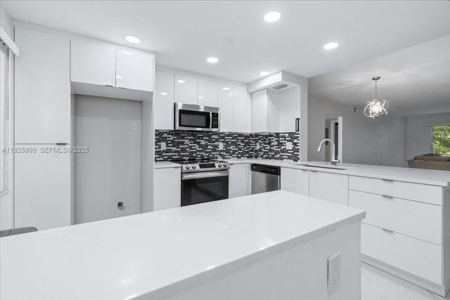 2303 Lucaya Ln E2, Coconut Creek, FL 33066