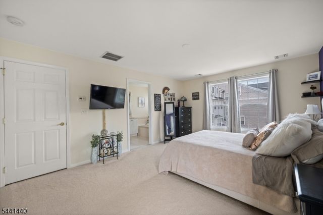 177 Winchester Ct, Clifton City, NJ 07013
