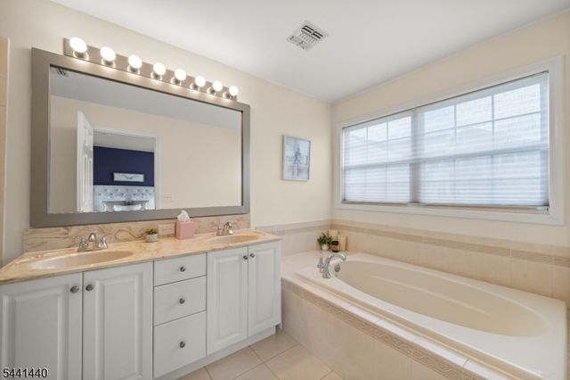 177 Winchester Ct, Clifton City, NJ 07013