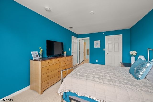 177 Winchester Ct, Clifton City, NJ 07013