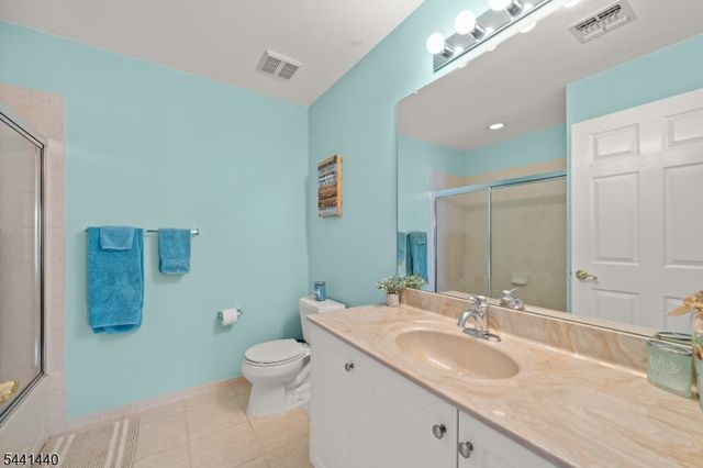177 Winchester Ct, Clifton City, NJ 07013