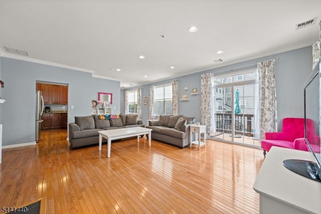 177 Winchester Ct, Clifton City, NJ 07013