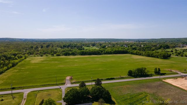 910 SE Lenapah Street, Skiatook, OK 74070