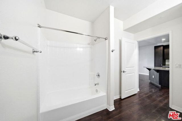 1408 W WASHINGTON Boulevard 202, Los Angeles, CA 90007