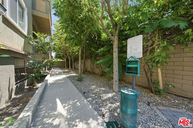 1408 W WASHINGTON Boulevard 202, Los Angeles, CA 90007