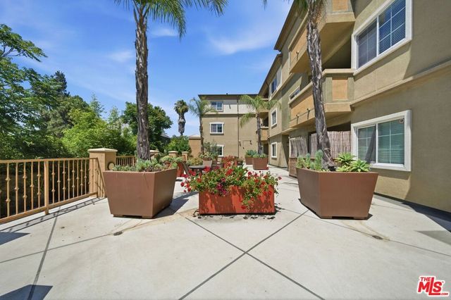 1408 W WASHINGTON Boulevard 202, Los Angeles, CA 90007