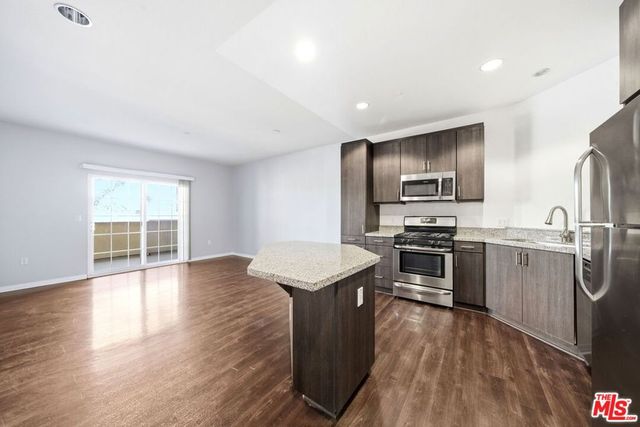 1408 W WASHINGTON Boulevard 202, Los Angeles, CA 90007