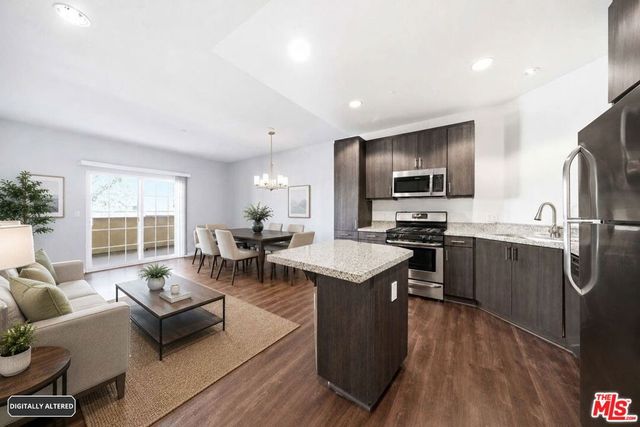 1408 W WASHINGTON Boulevard 202, Los Angeles, CA 90007