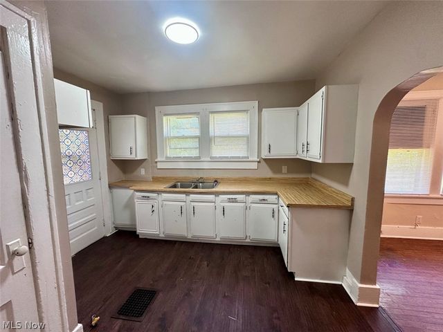 700 Noble Avenue, Akron, OH 44320