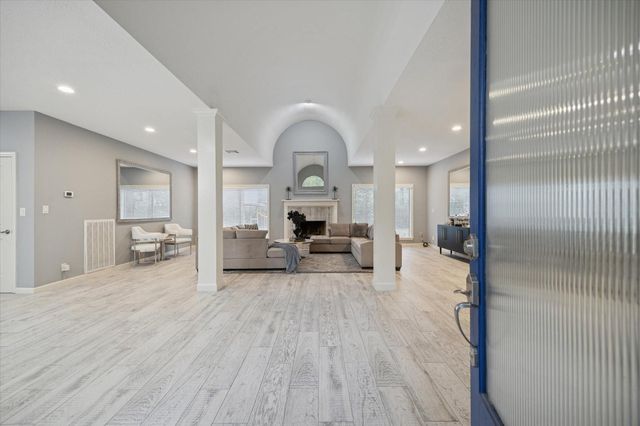 19 Thornhill Oaks Drive, Houston, TX 77015