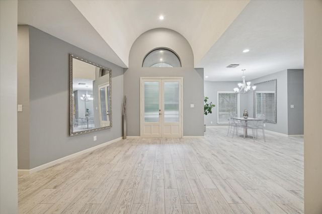 19 Thornhill Oaks Drive, Houston, TX 77015