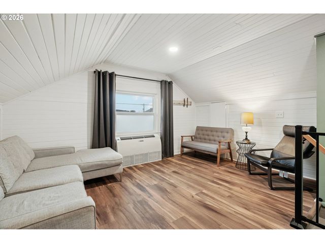 7 Se 52ND Ave, Portland, OR 97215