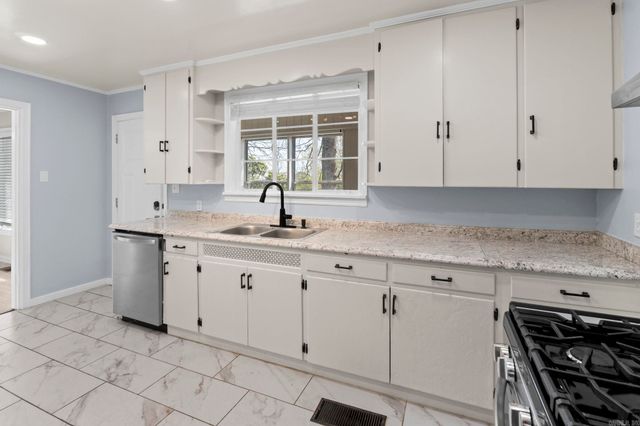 3 Fairhills Circle, Little Rock, AR 72205