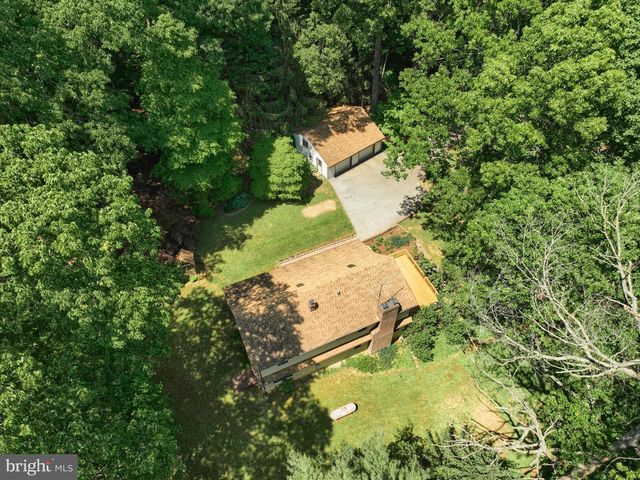 2429 TALL OAK LN, Glenville, PA 17329