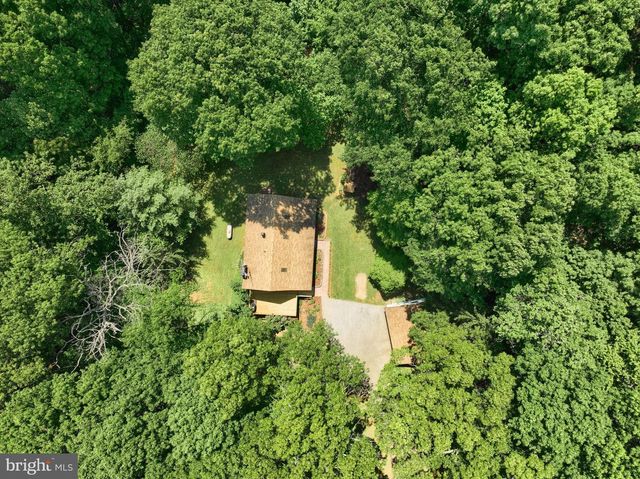 2429 TALL OAK LN, Glenville, PA 17329