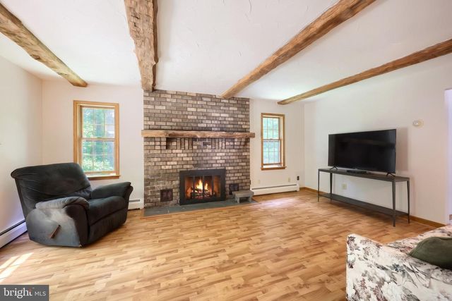 2429 TALL OAK LN, Glenville, PA 17329