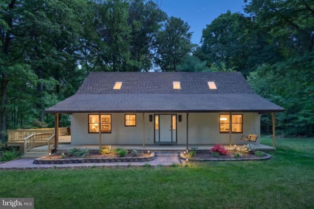 2429 TALL OAK LN, Glenville, PA 17329