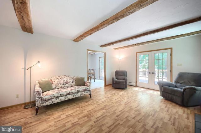 2429 TALL OAK LN, Glenville, PA 17329