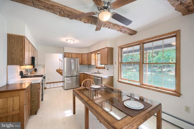 2429 TALL OAK LN, Glenville, PA 17329