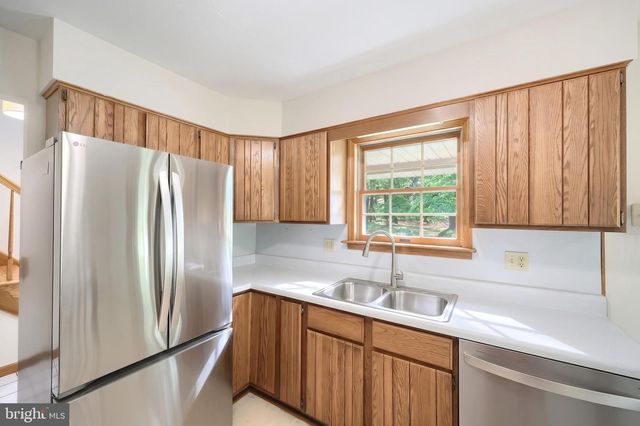 2429 TALL OAK LN, Glenville, PA 17329