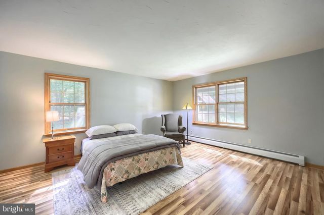 2429 TALL OAK LN, Glenville, PA 17329