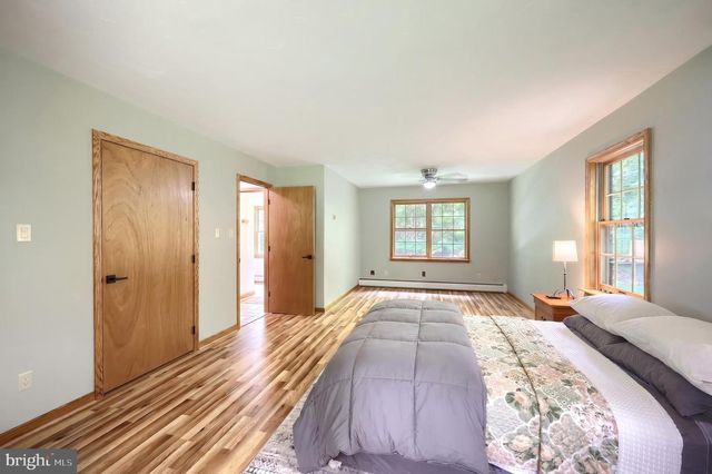 2429 TALL OAK LN, Glenville, PA 17329