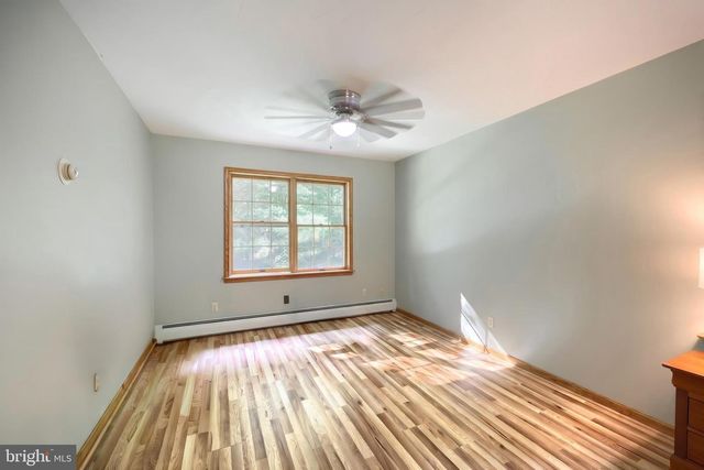 2429 TALL OAK LN, Glenville, PA 17329