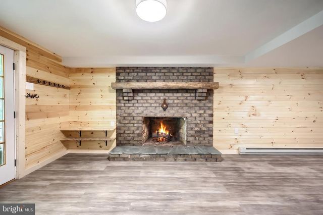 2429 TALL OAK LN, Glenville, PA 17329