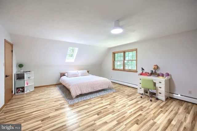 2429 TALL OAK LN, Glenville, PA 17329