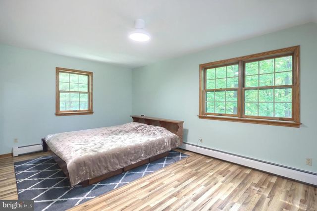 2429 TALL OAK LN, Glenville, PA 17329