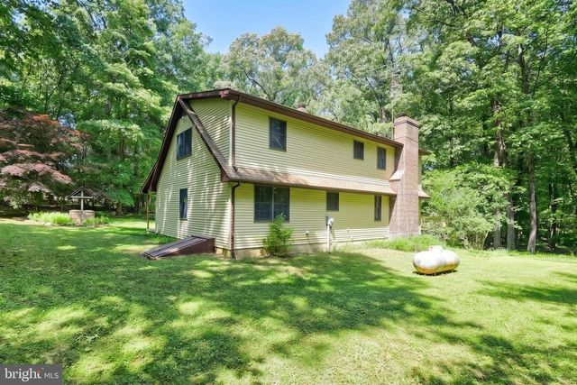2429 TALL OAK LN, Glenville, PA 17329