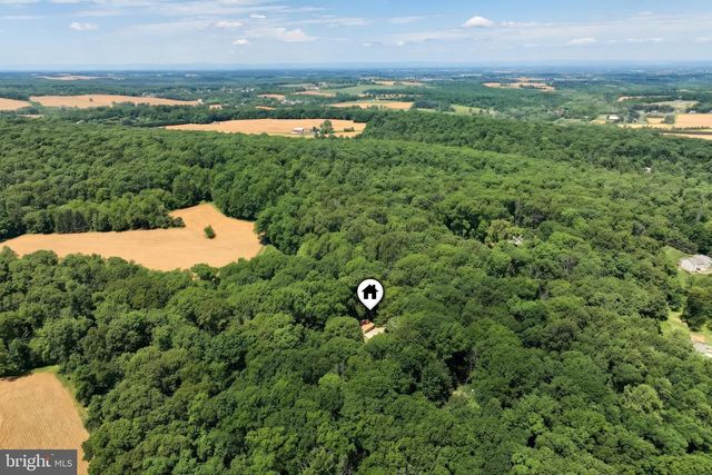 2429 TALL OAK LN, Glenville, PA 17329