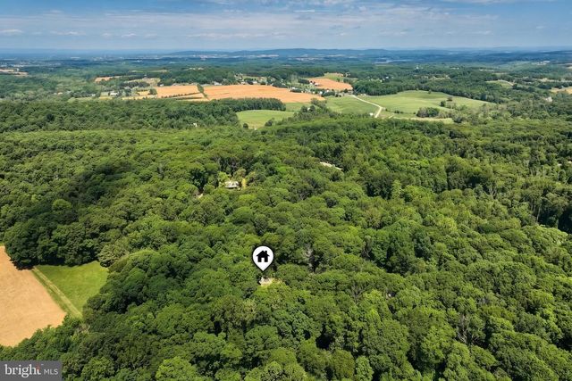 2429 TALL OAK LN, Glenville, PA 17329