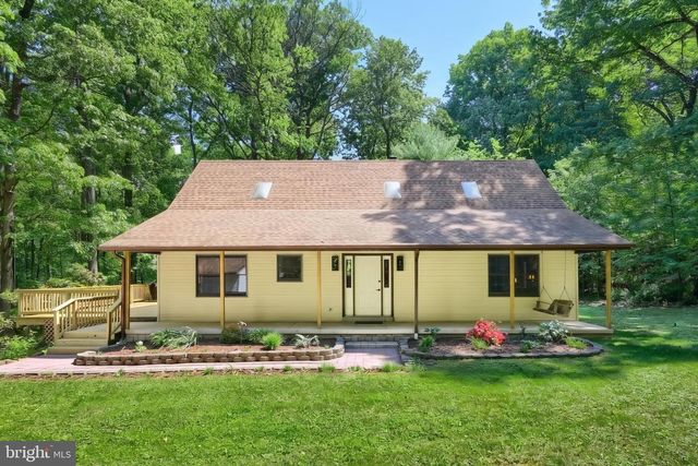2429 TALL OAK LN, Glenville, PA 17329