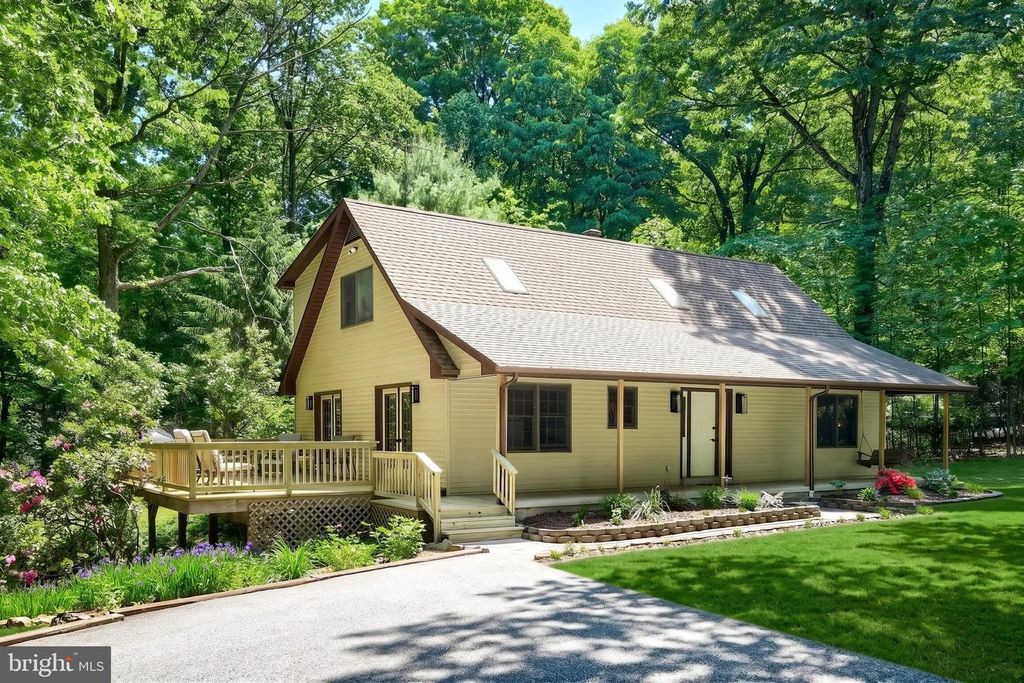2429 TALL OAK LN, Glenville, PA 17329