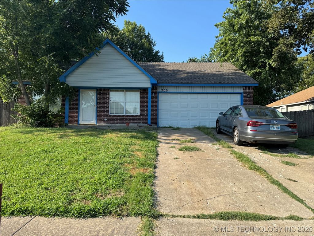 200 E Laredo Place, Broken Arrow, OK 74012
